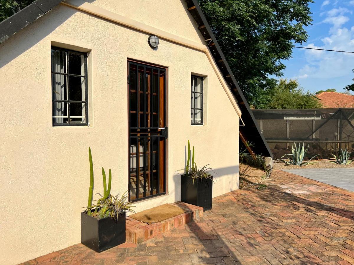 Cosy City Cottage Gaborone Bagian luar foto
