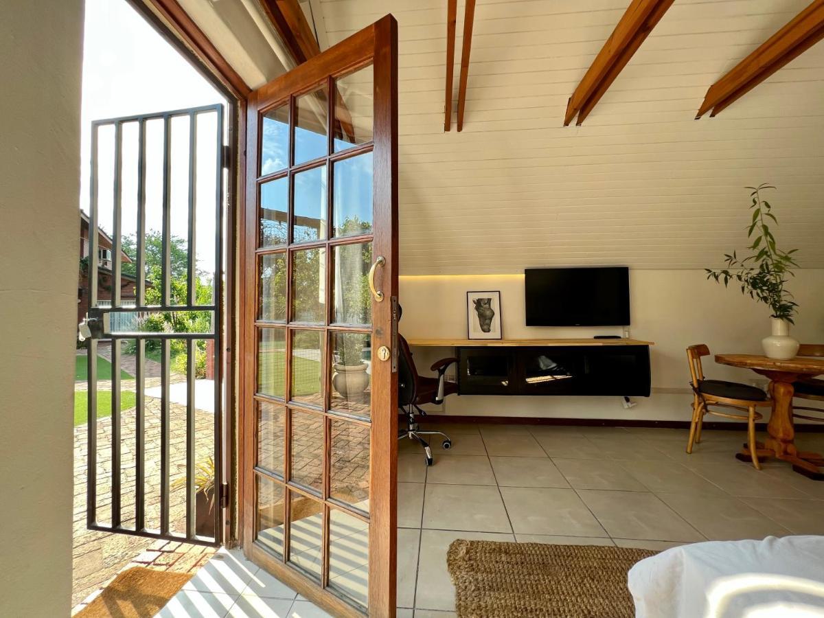 Cosy City Cottage Gaborone Bagian luar foto