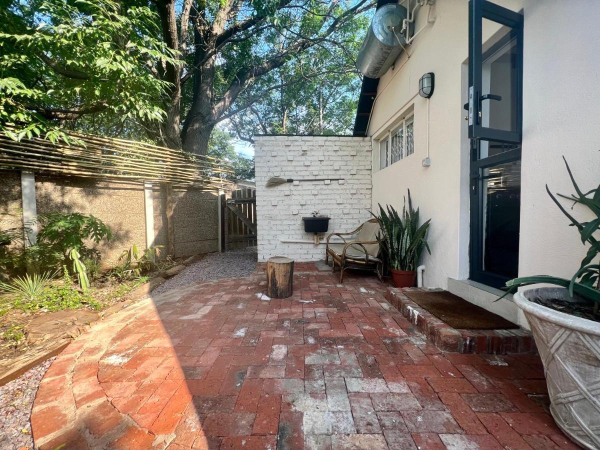 Cosy City Cottage Gaborone Bagian luar foto